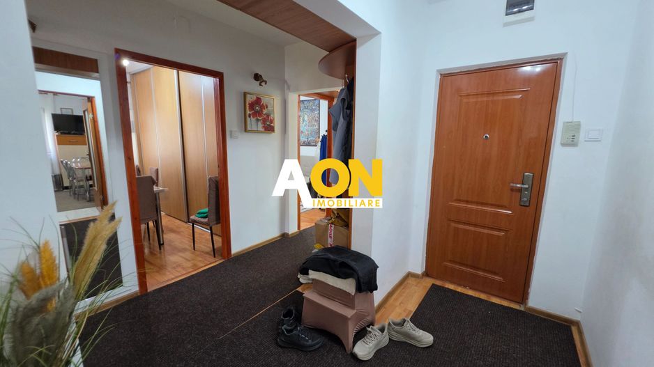 Apartament 4 Camere, 2 Bai, Etaj 3, Zona Cetate - Poză 2