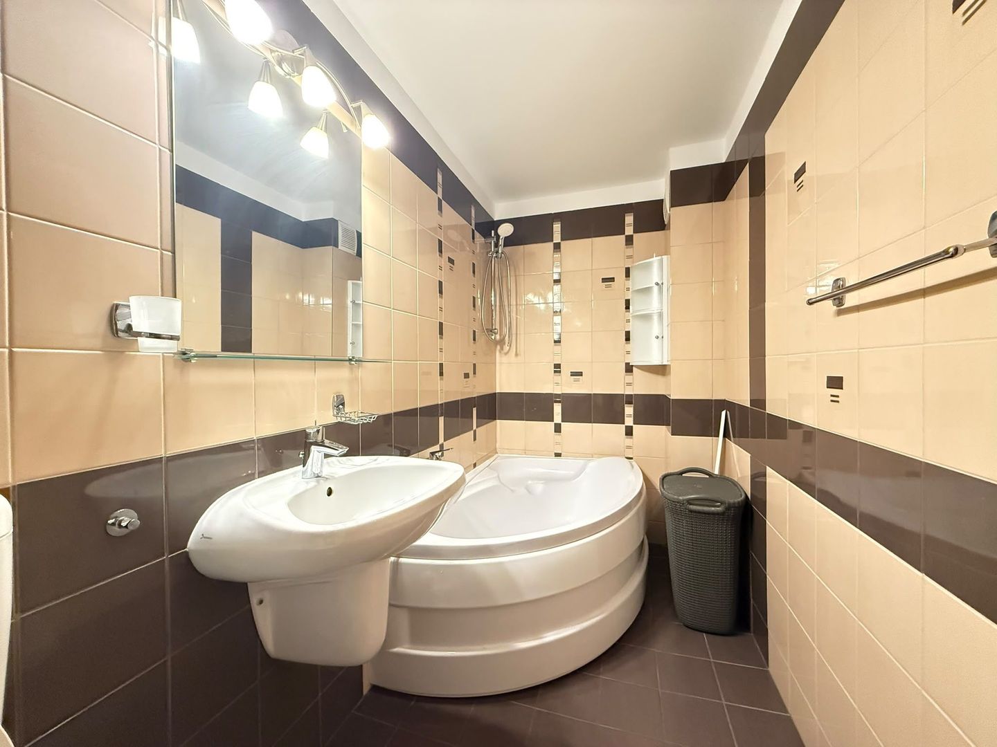 3 CAMERE | DECOMANDAT  | NERVA TRAIAN MALL VITAN  | 13  MIN METROU TIMPURI NOI - Poză 9