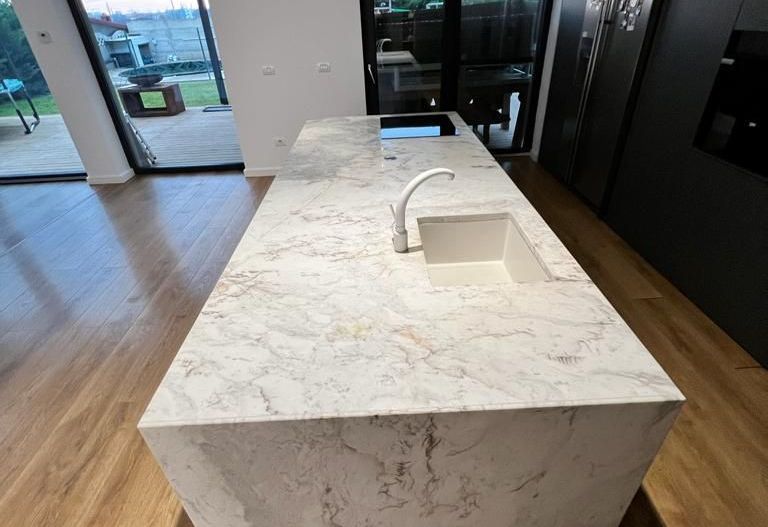 Locuinta moderna spatioasa cu garaj - Poză 3