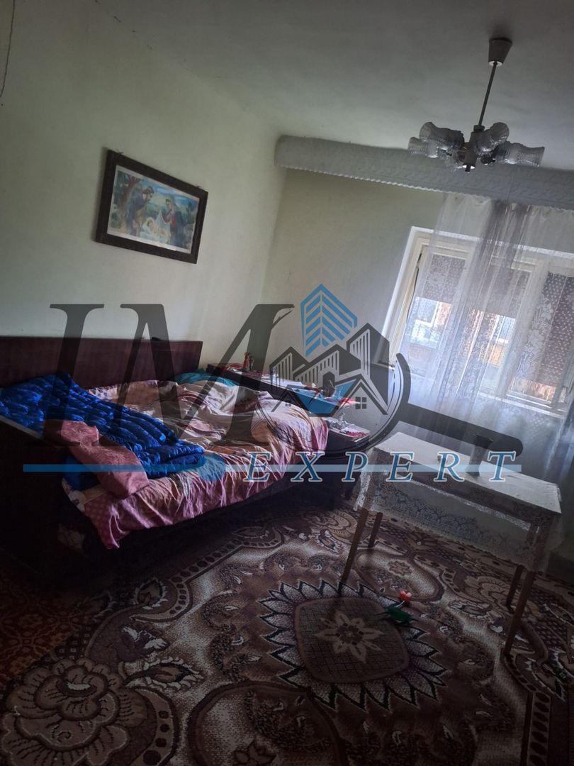 Casa de vânzare in Craciunel la strada principală - Poză 2