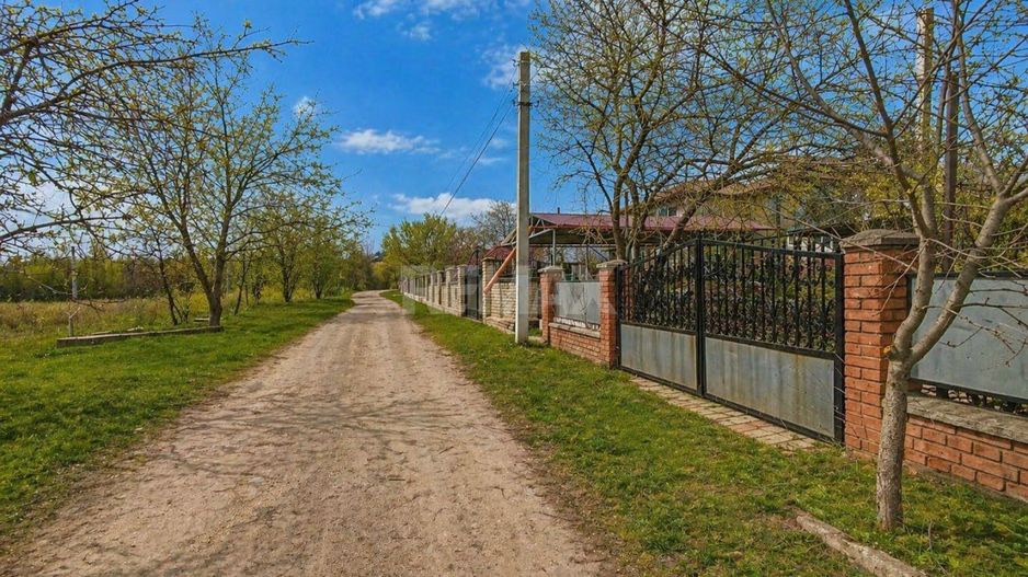 Casă + teren 7,48 ari și garaj – Drochia | 178 m² | 55.000 € - Poză 4