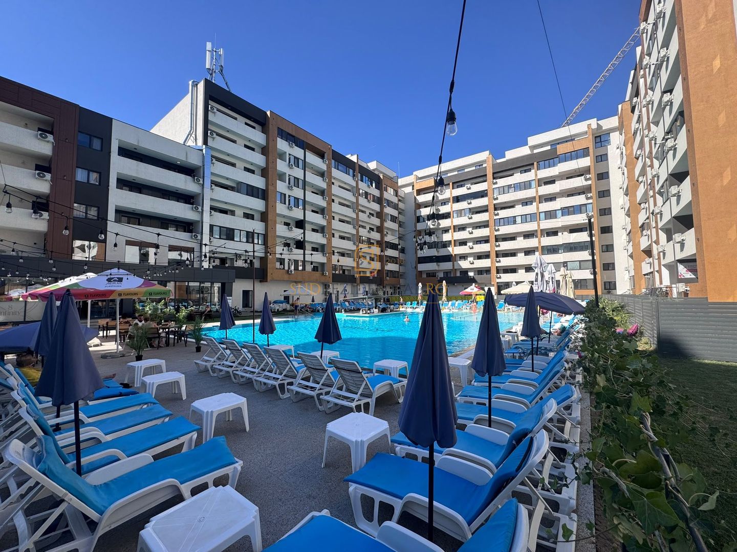Apartament cu o camera, piscina exterioara, metrou Berceni - Poză 1