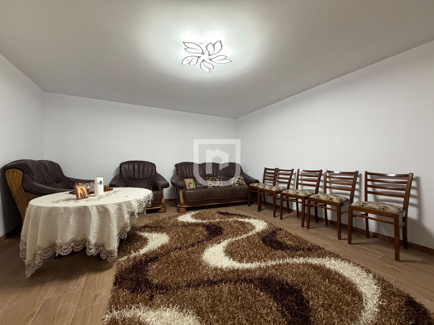 Casa renovata complet, Corlata Centru - Poză 5