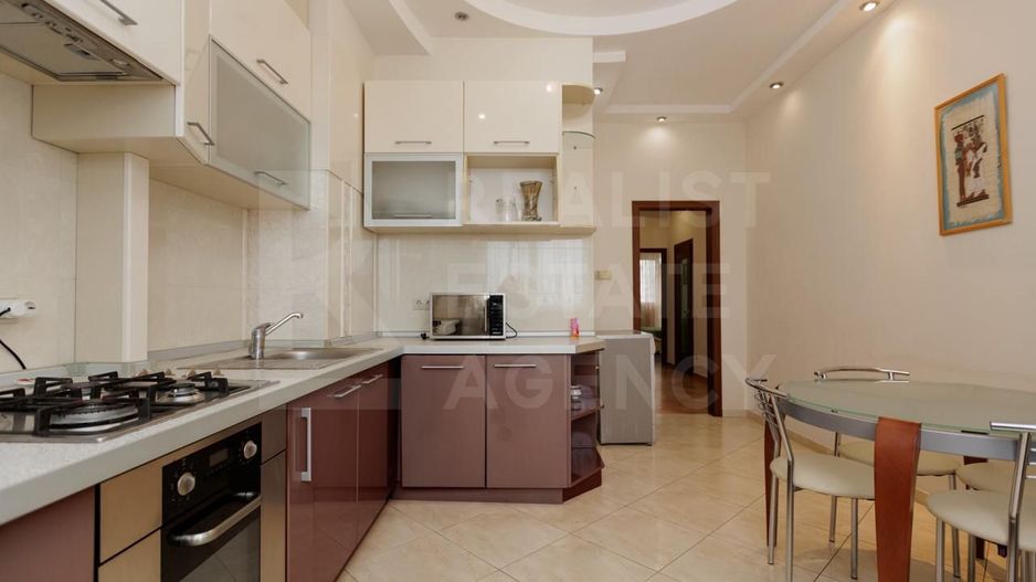 Chirie, apartament, 1 cameră + living, str. 31 August, Centru - Poză 2