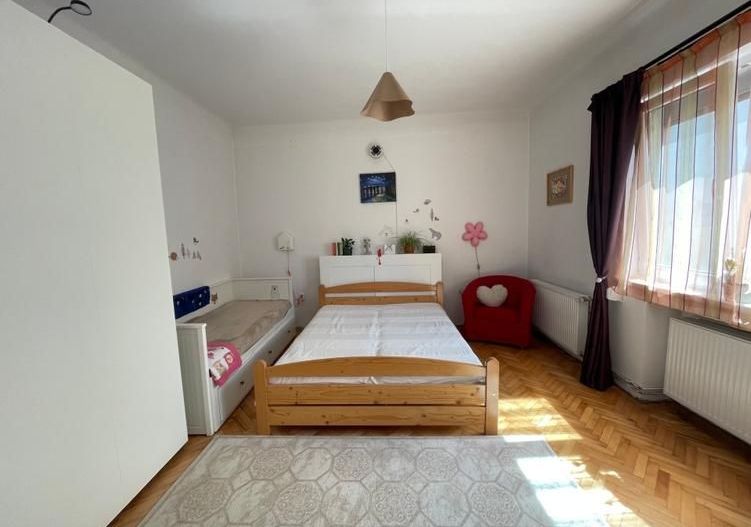 Apartament in vila cu 3 camere, curte proprie si subsol - Andrei Mureșanu - Poză 3