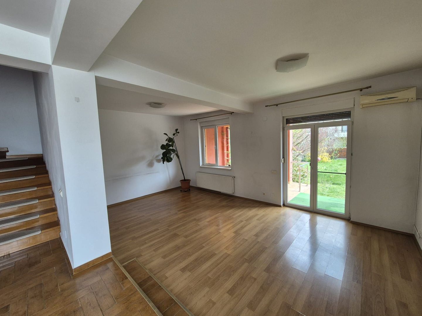 Inchiriere vila 5 dormitoare S + P + 1E + M zona Erou Iancu Nicolae - Poză 3