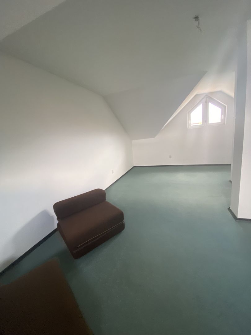 Casa de vânzare/închiriere zona Lunei - Poză 18