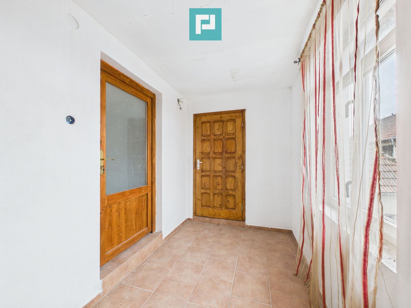 Casă modernă P+1, cu magazin, lângă orașul Sebiș - Poză 29