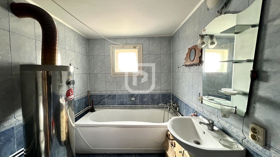 Casă cu teren 400 mp în oraș Gura Humorului - Poză 5