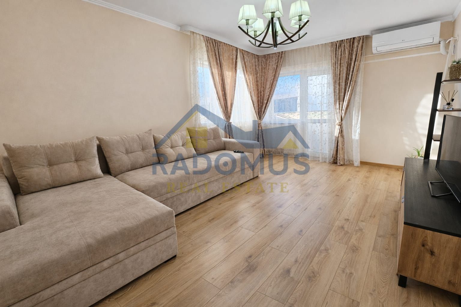 Ultracentral - 3 camere decomandat - 2 băi - 2 balcoane - Poză 1