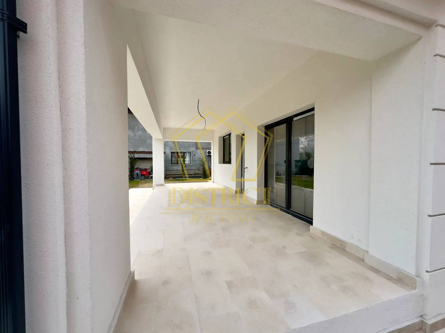 Casa superba cu 5 camere si garaj | Dumbravita - Poză 3