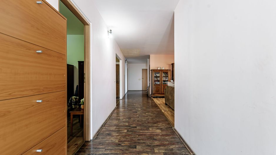 VÂNDUT! Casă 6 camere cu teren generos - Zadareni - Poză 3