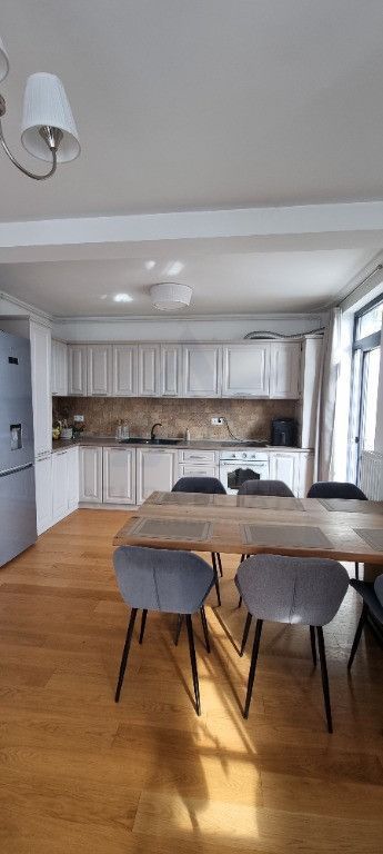 Apartament premium 73,2 mp + 2 balcoane  Etaj 1 parcare  in Șelimbăr - Poză 2