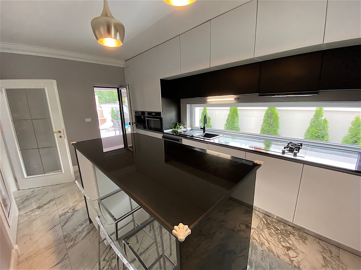 Vila deosebita cu piscina zona Dumbravita - Poză 8