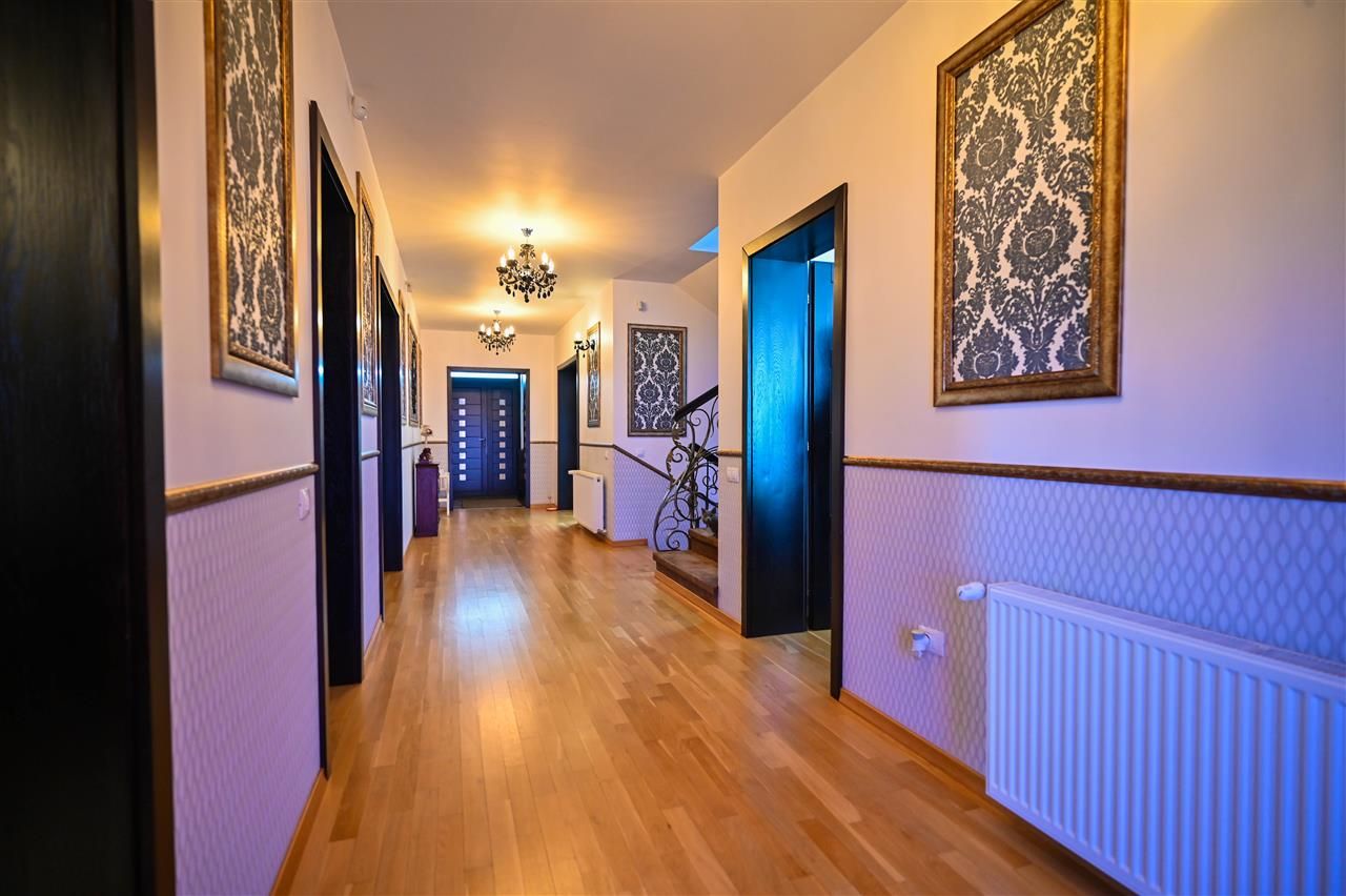 Somptuozitate in stil modern, 2 garaje, 3 terase, totul pe 1.000 mp teren - Poză 21