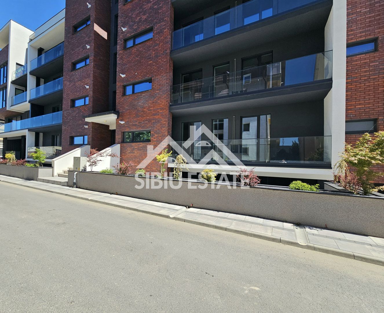Apartament Sibiu central 3 camere, 2bai, lift garaj NOU - Poză 14