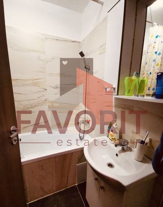 Apartament cu o camera transformat in 2 camere - Poză 5