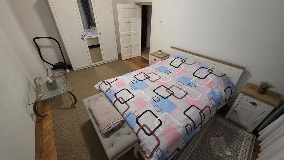 Apartament 1 Camera De Inchiriat | Central | Etaj Interemediar | Decomandat - Poză 1