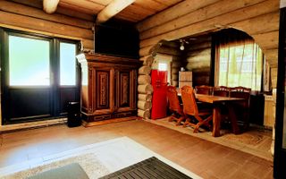Cabană din lemn rotund, 210mp, ciubăr, jacuzzi, foișor, localitatea Băișoara - Poză 4