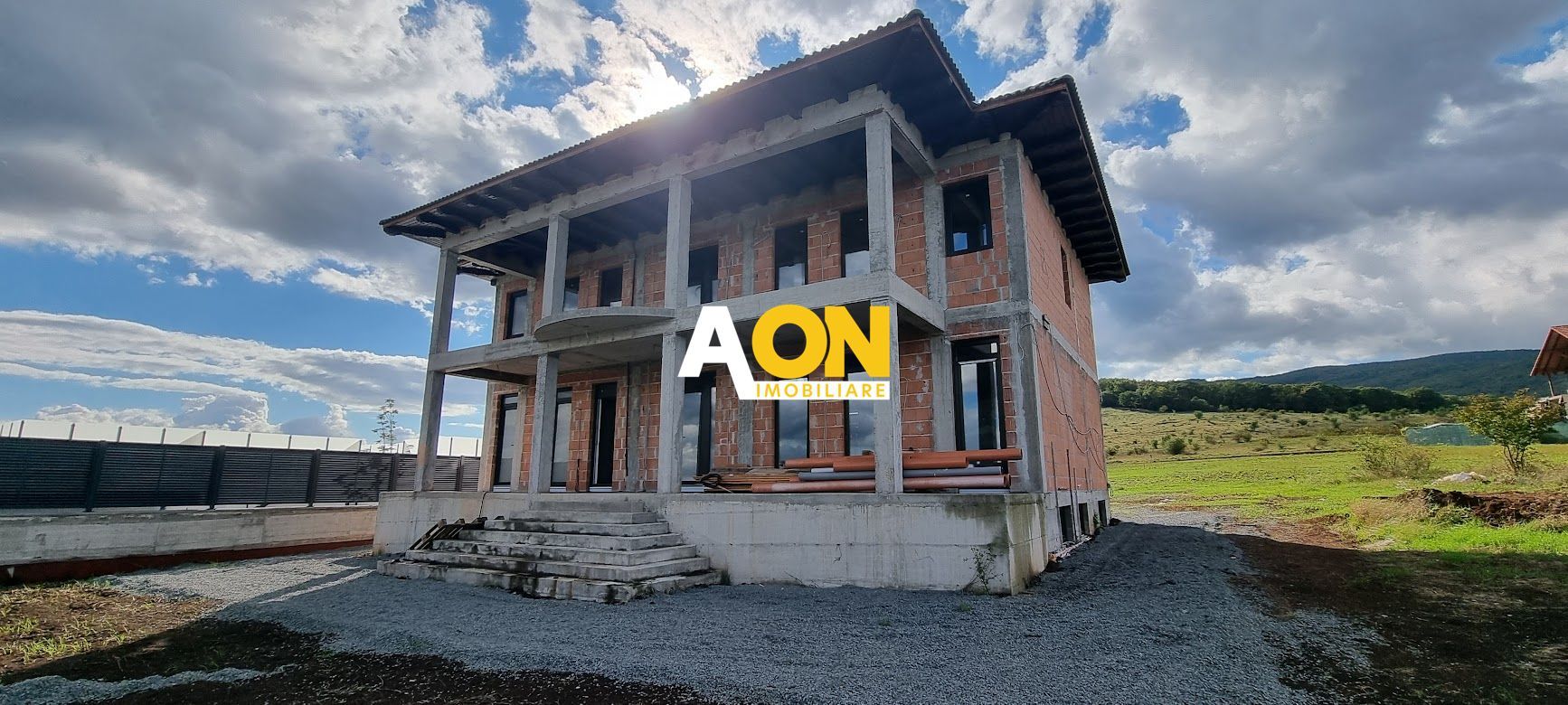 Vila la rosu, zona Schit - Poză 1