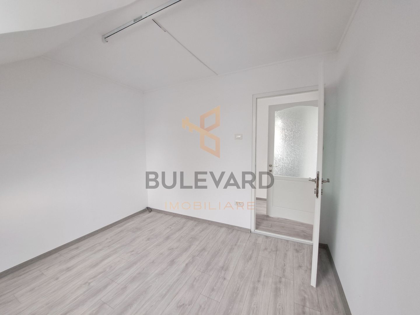 Spatiu birouri 147 mp + 4 locuri de parcare, zona Pod Ira! - Poză 8