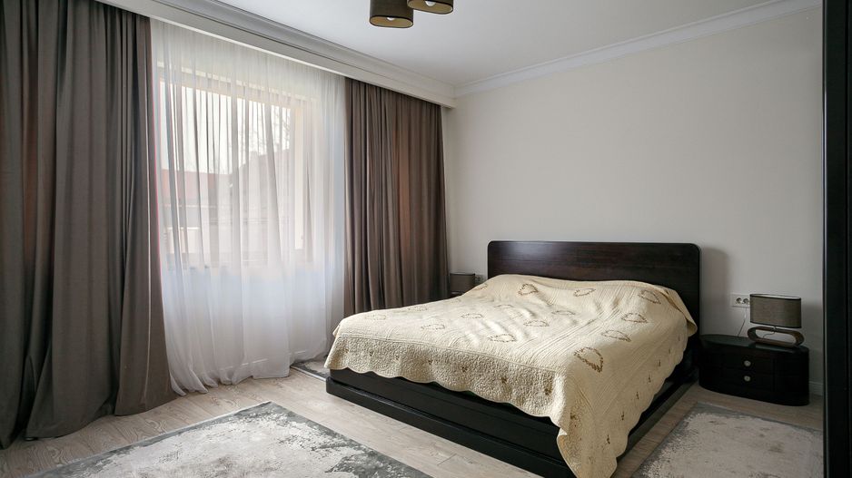 Vilă elegantă de închiriat în Subcetate - Poză 9