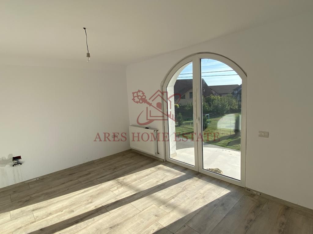 Casă 5 camere, 2 niveluri, intrări și utilități separate – Șag - Poză 10