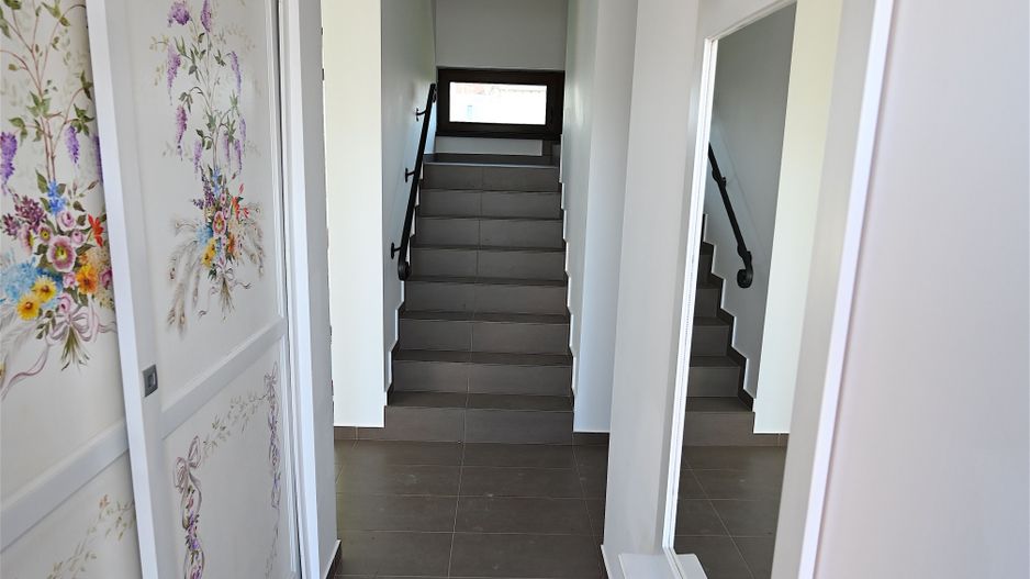 Casă / Vilă cu 4 camere de închiriat în zona Aradului - Poză 11