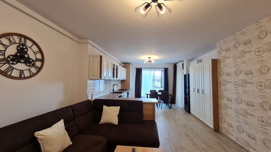 Lux la 5 minute de Iulius Town - Poză 1