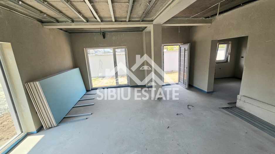 Casa noua 4 camere Selimbar central - Poză 13