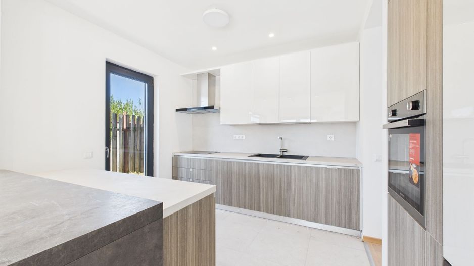 Casă modernă 3 dormitoare, curte generoasă și parcare dublă-CORBEANCA - Poză 11