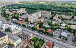 Imobil versatil D+P+E+M | Arteră principală Arad | Curte cu acces auto - Poză 11