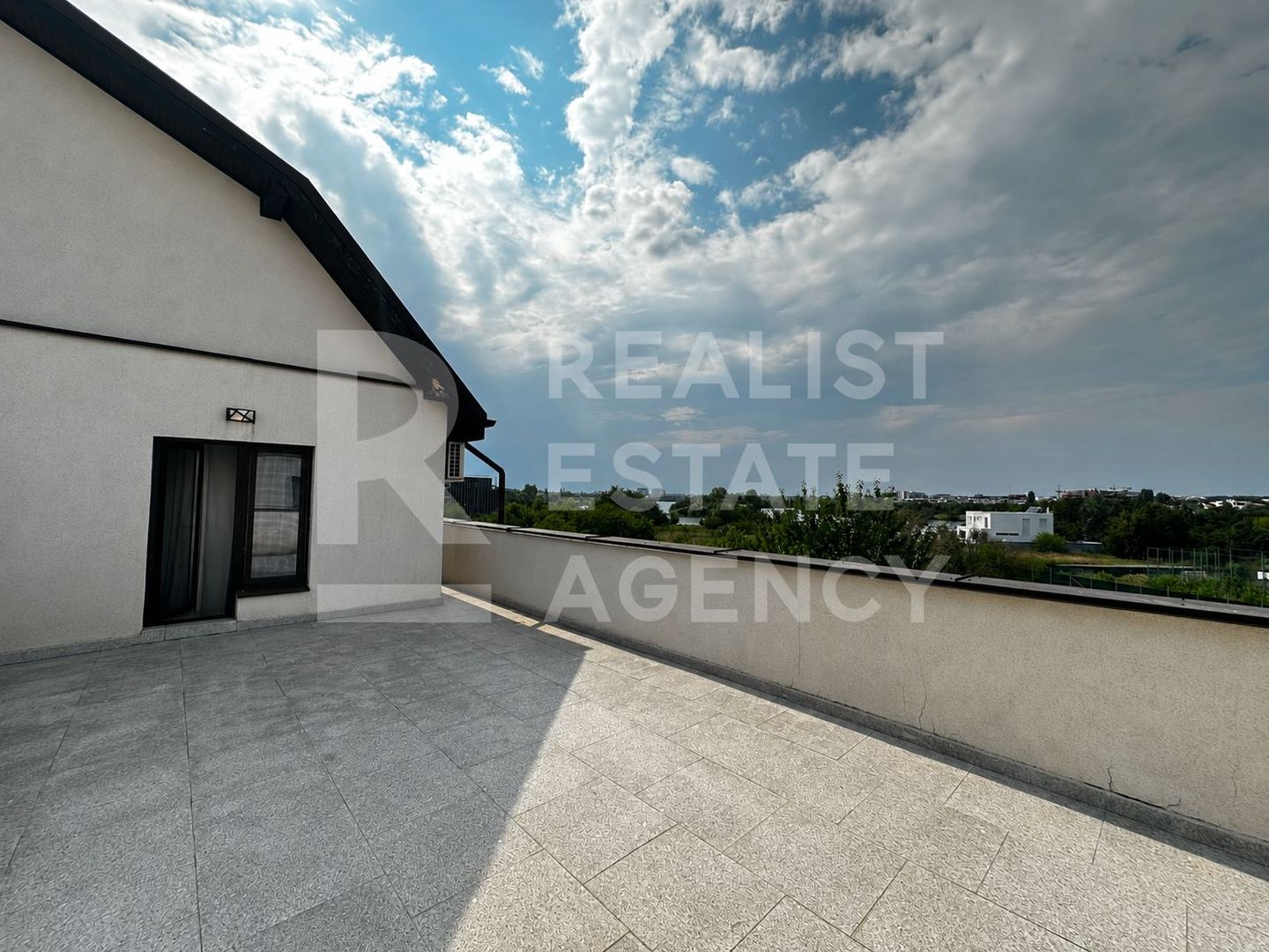 Închiriere, Penthouse cu 2 camere + loc de parcare - Poză 12