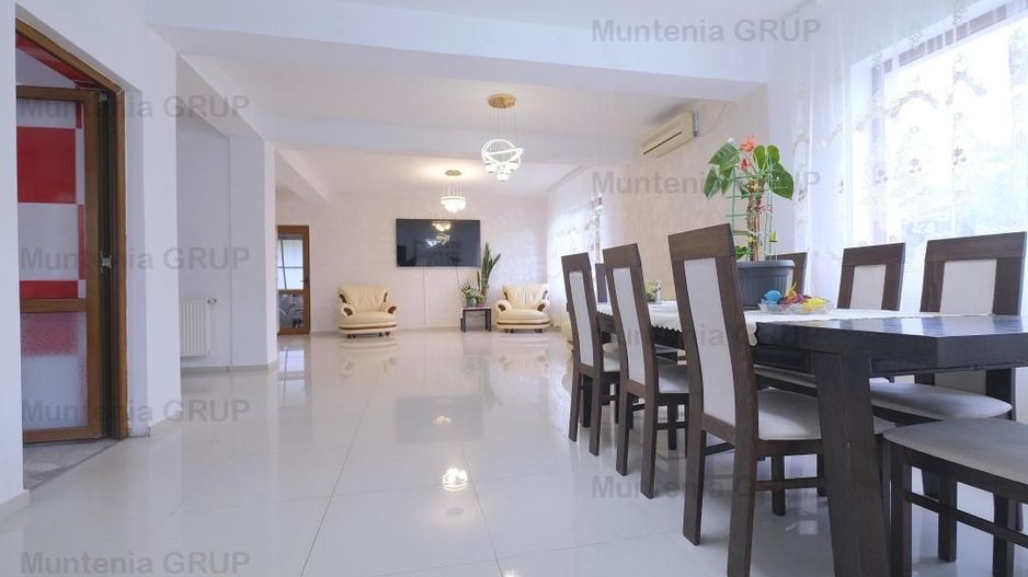 DOBROESTI - Str. Doinei, vila P+E+M, 6 camere, 3 bai cu fininsaje LUX - Poză 3