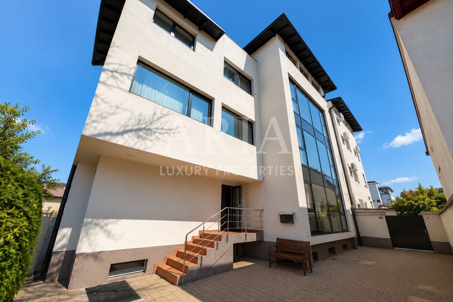 Clădire multifuncțională | Aproximativ 800 mp | Renovată integral în 2024 - Poză 1