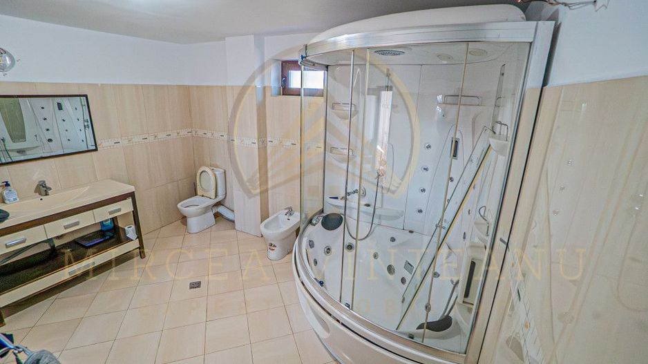 Lazu - Vila de vânzare compusă din P+1E+M. - Poză 31