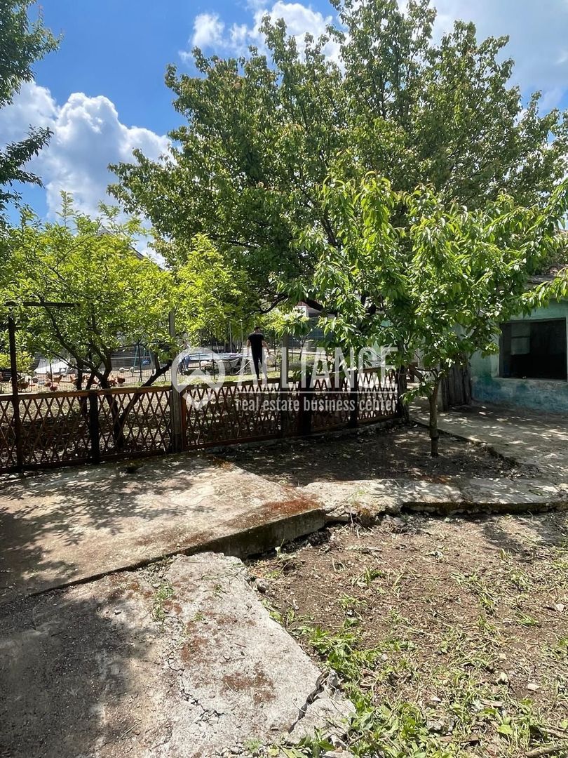 VALU LUI TRAIAN ( cod02) - Teren 677 mp cu o casa batraneasca - Poză 1