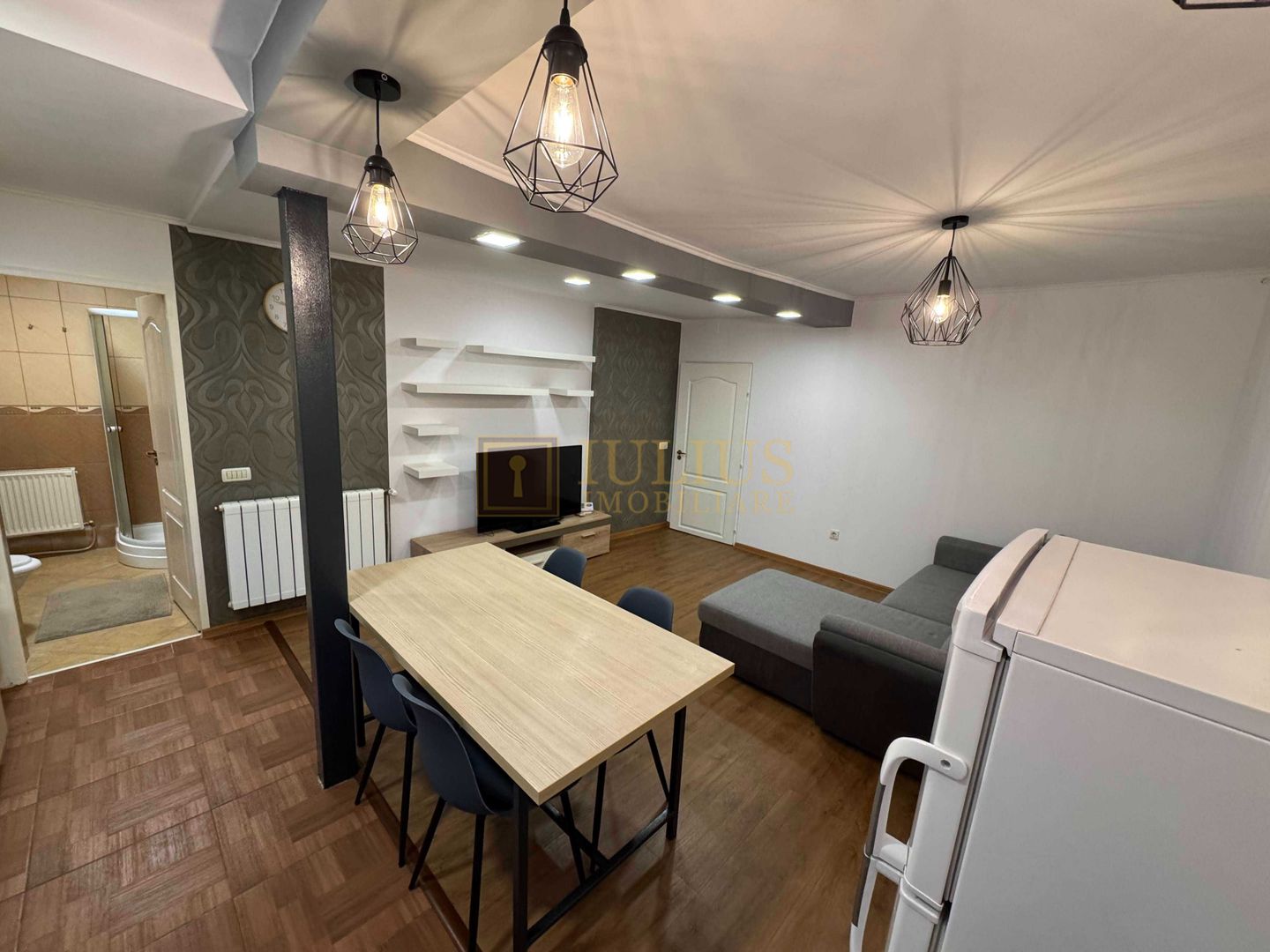 apartament la casa| 2 camere| Aradului| 2 bai| centrala proprie - Poză 1