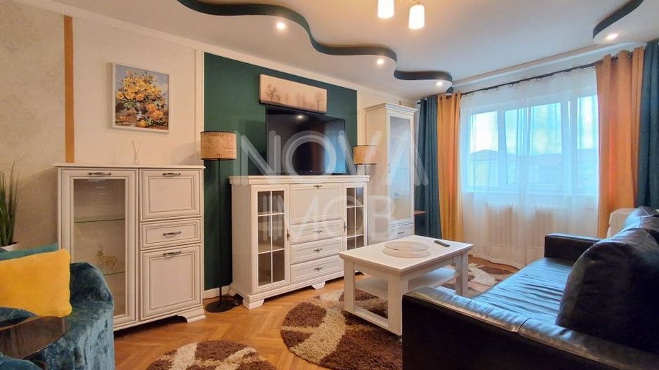 Apartament de inchiriat 3 camere etajul 4, cu lift,  Zona Vasile Aaron - Poză 3