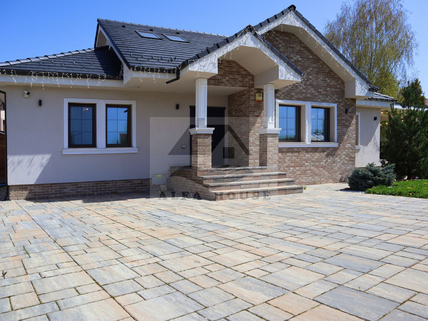 Casa deosebita cu 4 camere, 228 mp, Brașov - Cartierul Stupini - Poză 1