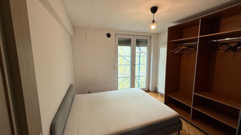 Apartament 4 camere decomandat, metrou 3 min, etaj 4/4, zonă liniștită Titan - Poză 3