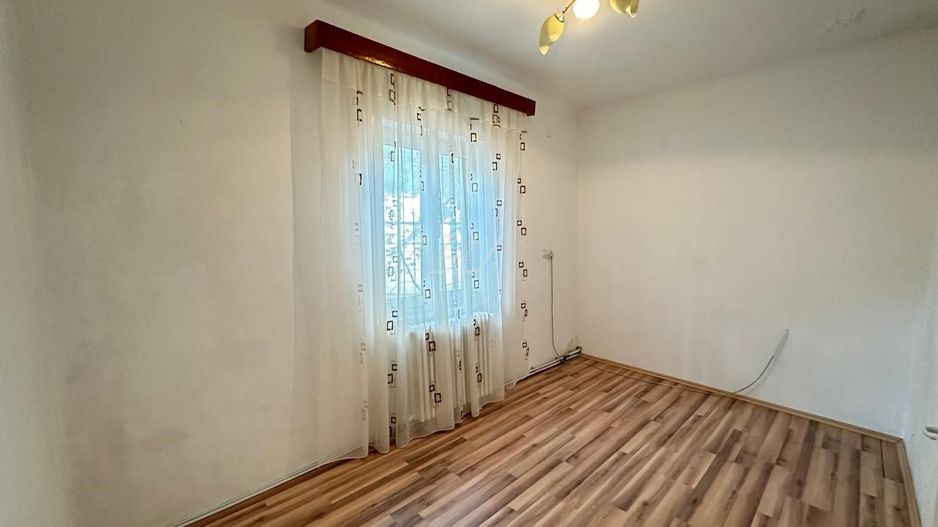 Casa individuala cu 5 camere decomandate. Pozitie excelenta. DIsponibila imediat - Poză 9