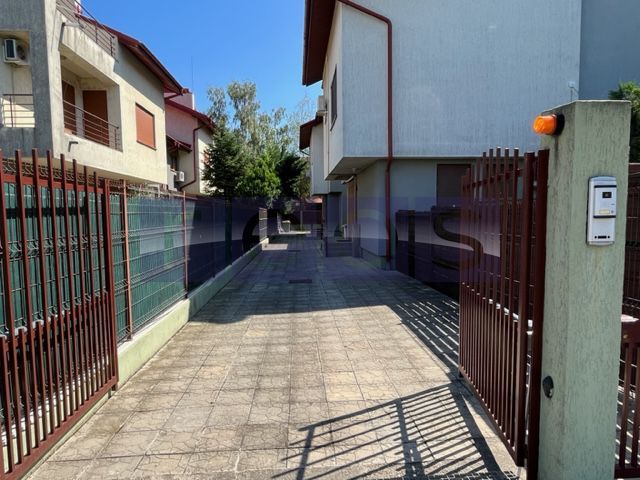 Vila spatioasa 6 dormitoare | gradina | Garaj - Poză 43