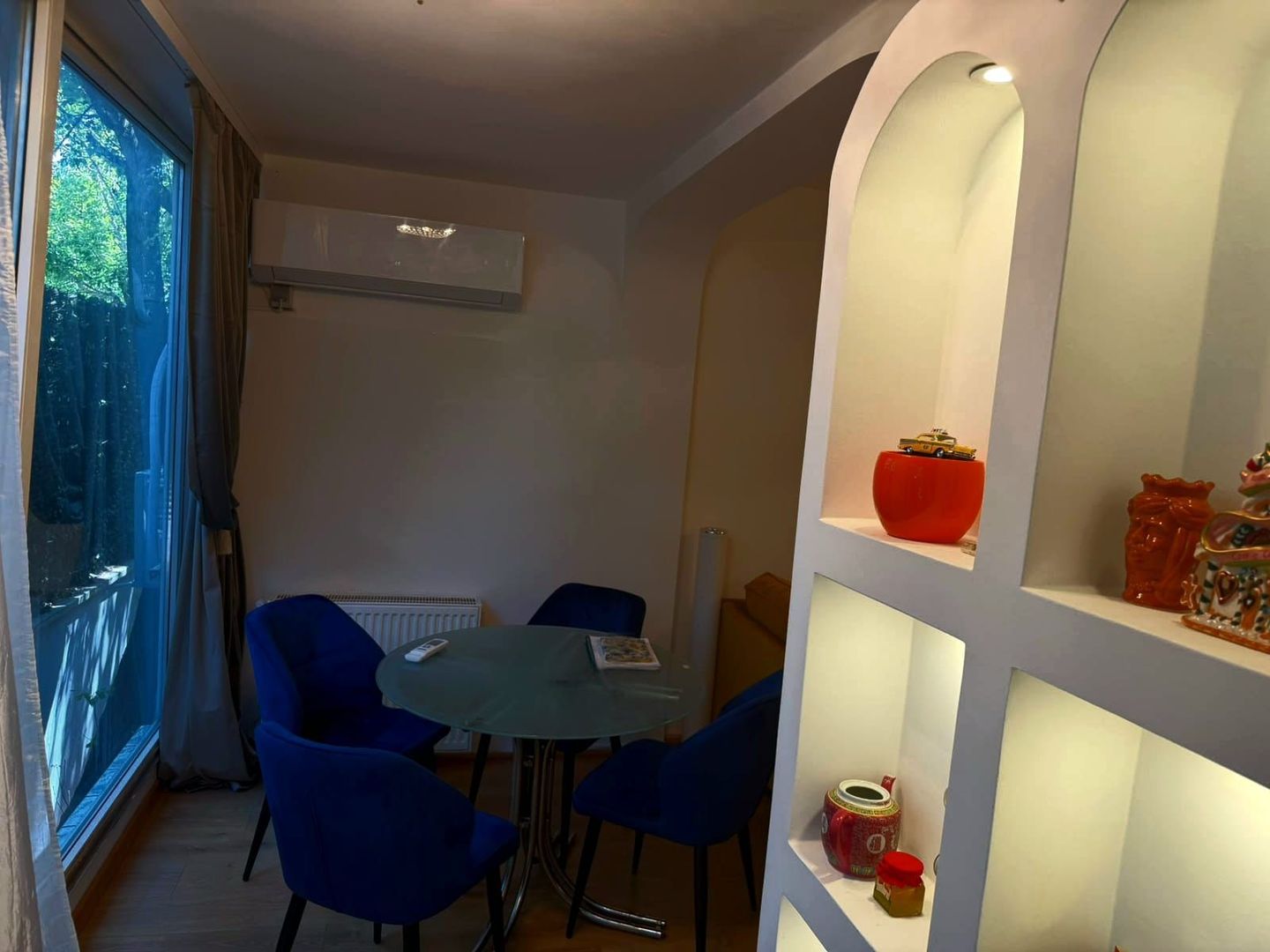 Apartament e camere zona Primăverii, loc de parcare inclus - Poză 1