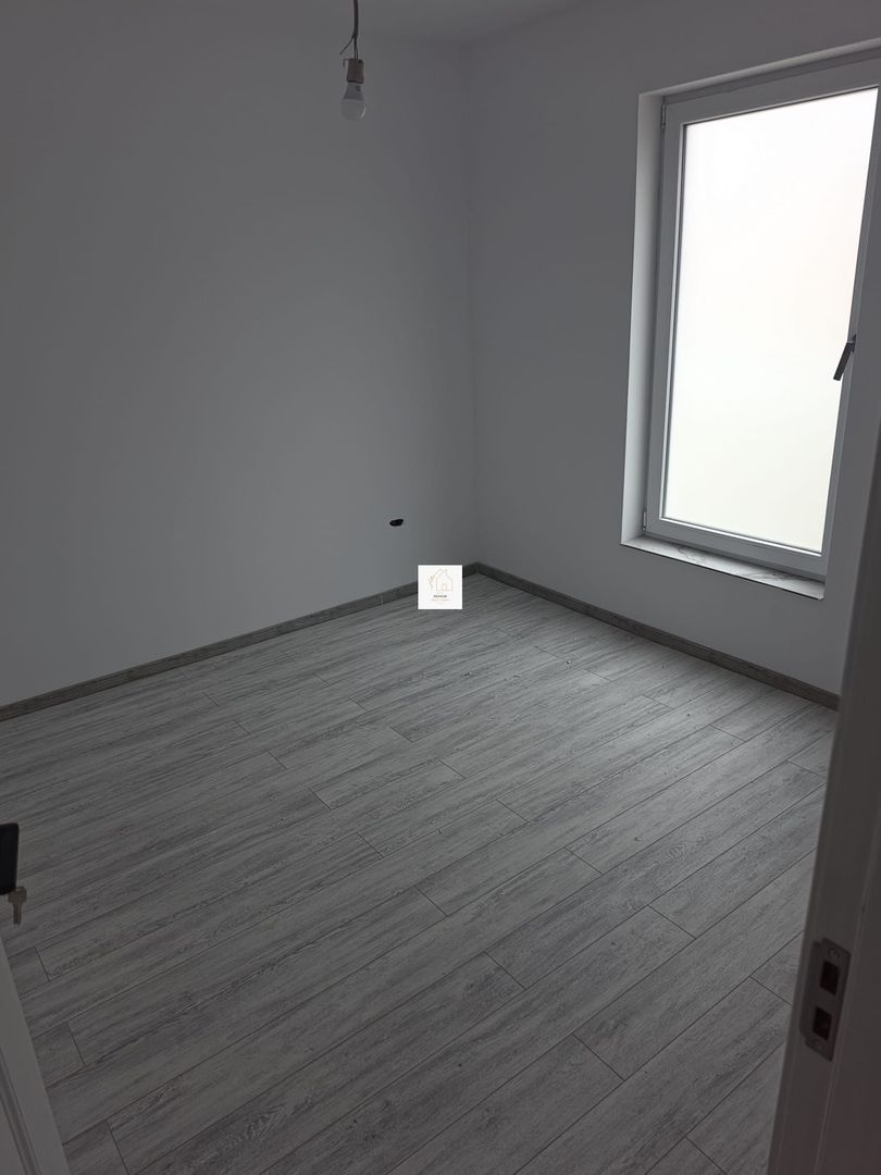 Casa 4 camere Crevedia - Poză 20