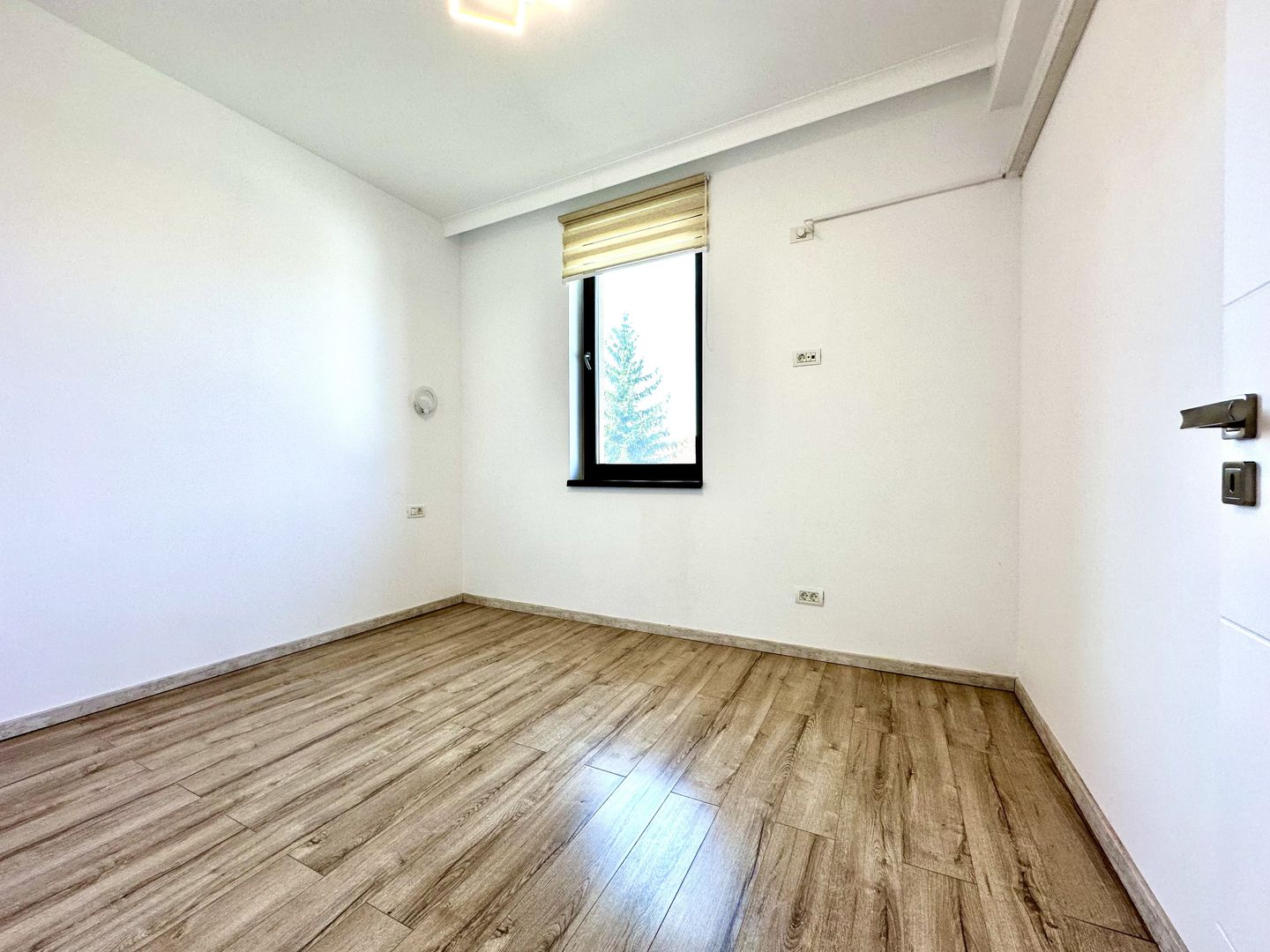 Casa de inchiriat la Liziera Pădurii - intrarea in Dumbrăvița - Poză 11