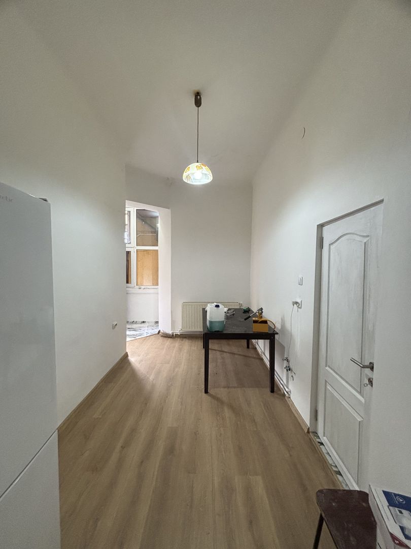 Apartament 2 camere,curte comuna/4 proprietari - Poză 8