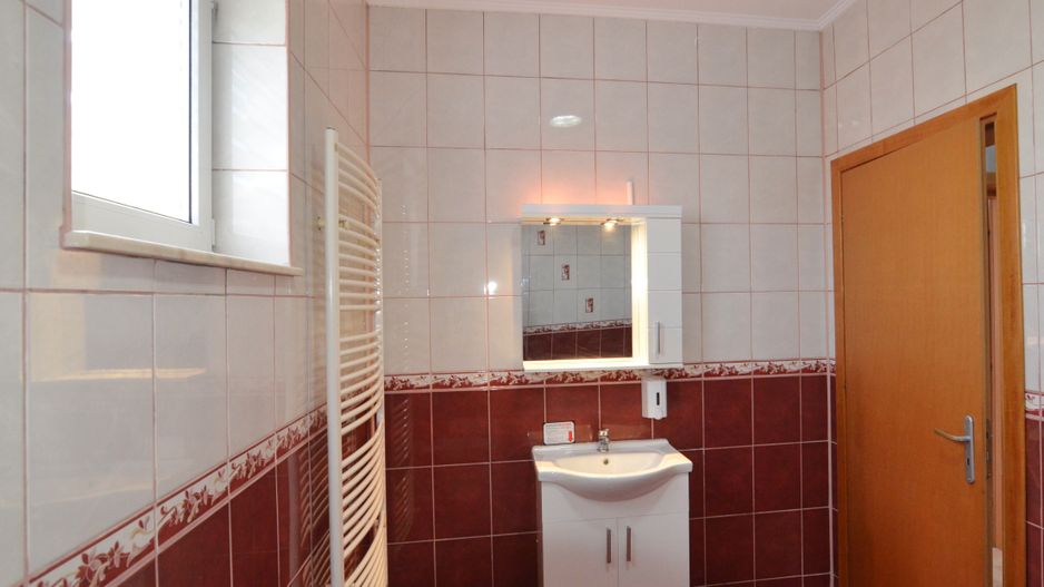 Inchiriem Vila individuala 6 camere cu panouri solare zona Pipera - Poză 20
