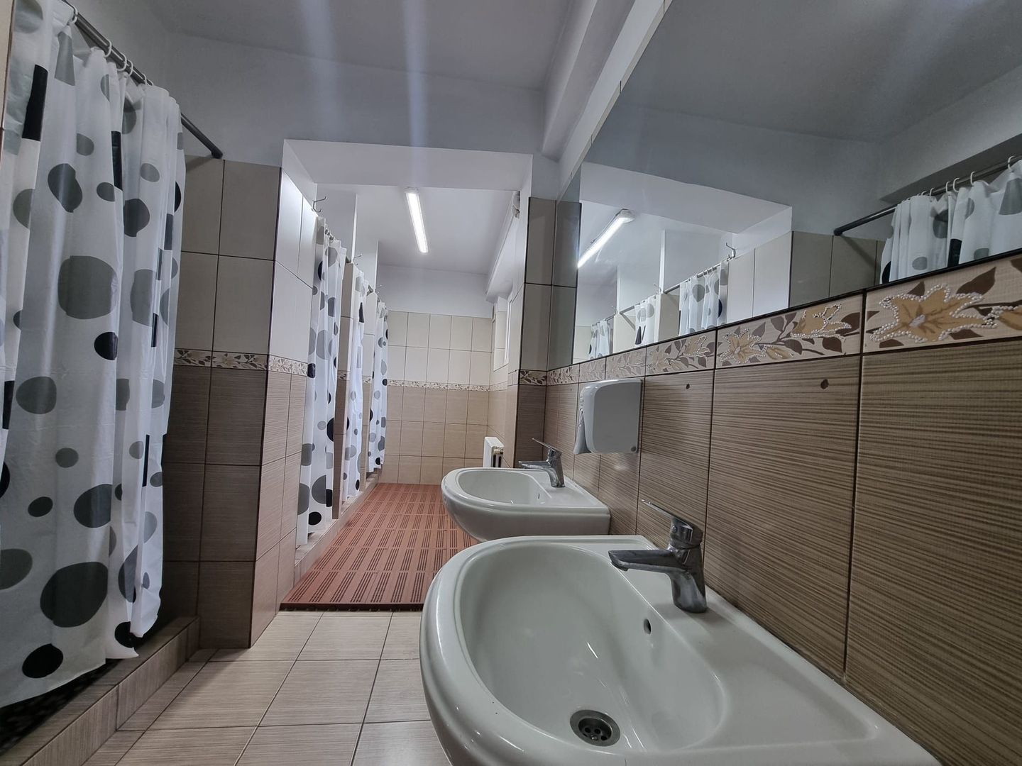 Clădire P+2+M de închiriat – spații servicii / birouri / sală sport - Poză 6