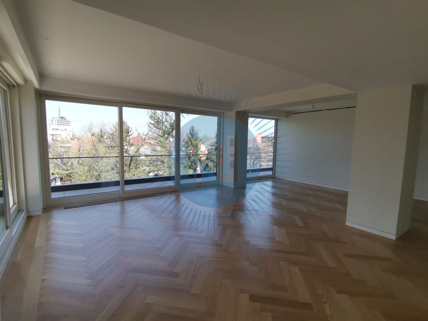 Apartament 3 camere bloc  Boutique  Capitale - Poză 1